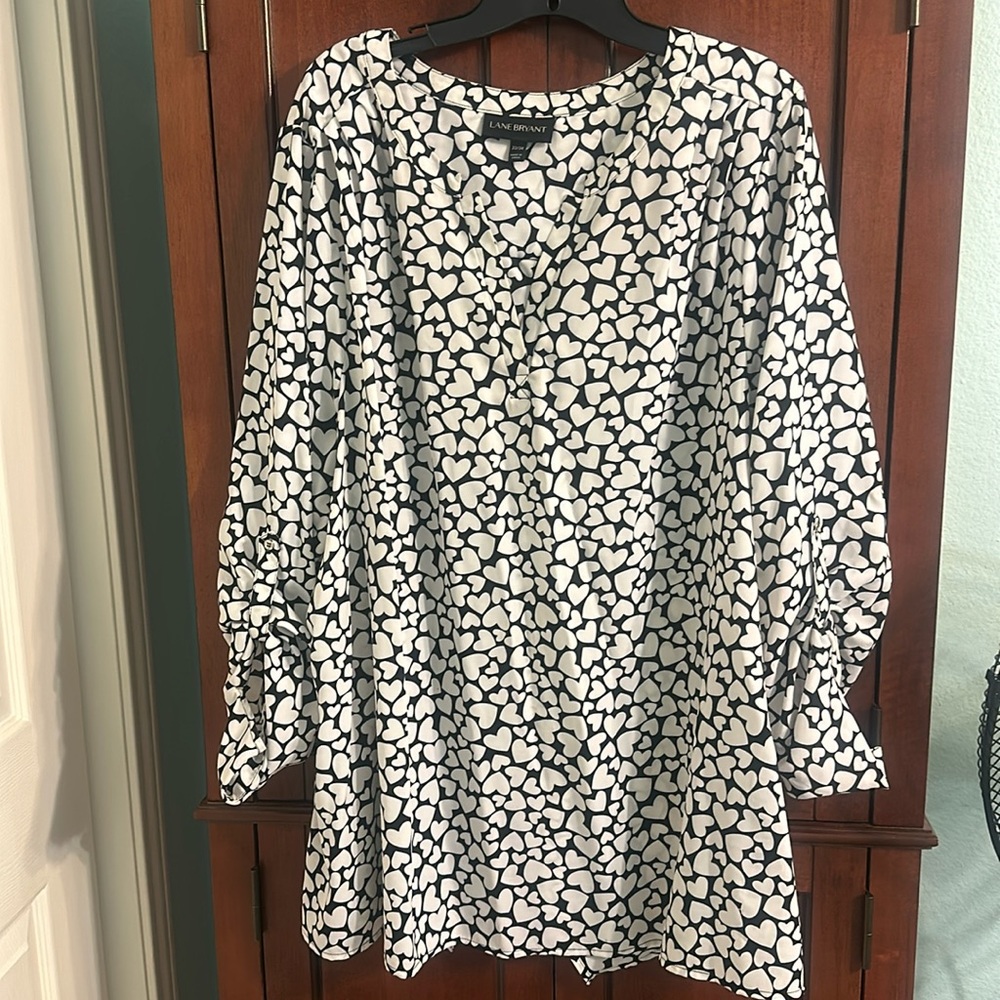 Super Adorable and Breathable Almost New Lane Bryant top size 22/24.
